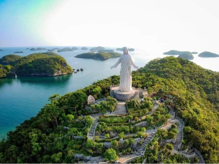 Alona'S Traditional Filipino Home Near 100 Islands Wharf Alaminos Bagian luar foto
