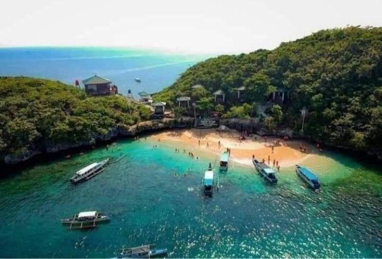 Alona'S Traditional Filipino Home Near 100 Islands Wharf Alaminos Bagian luar foto