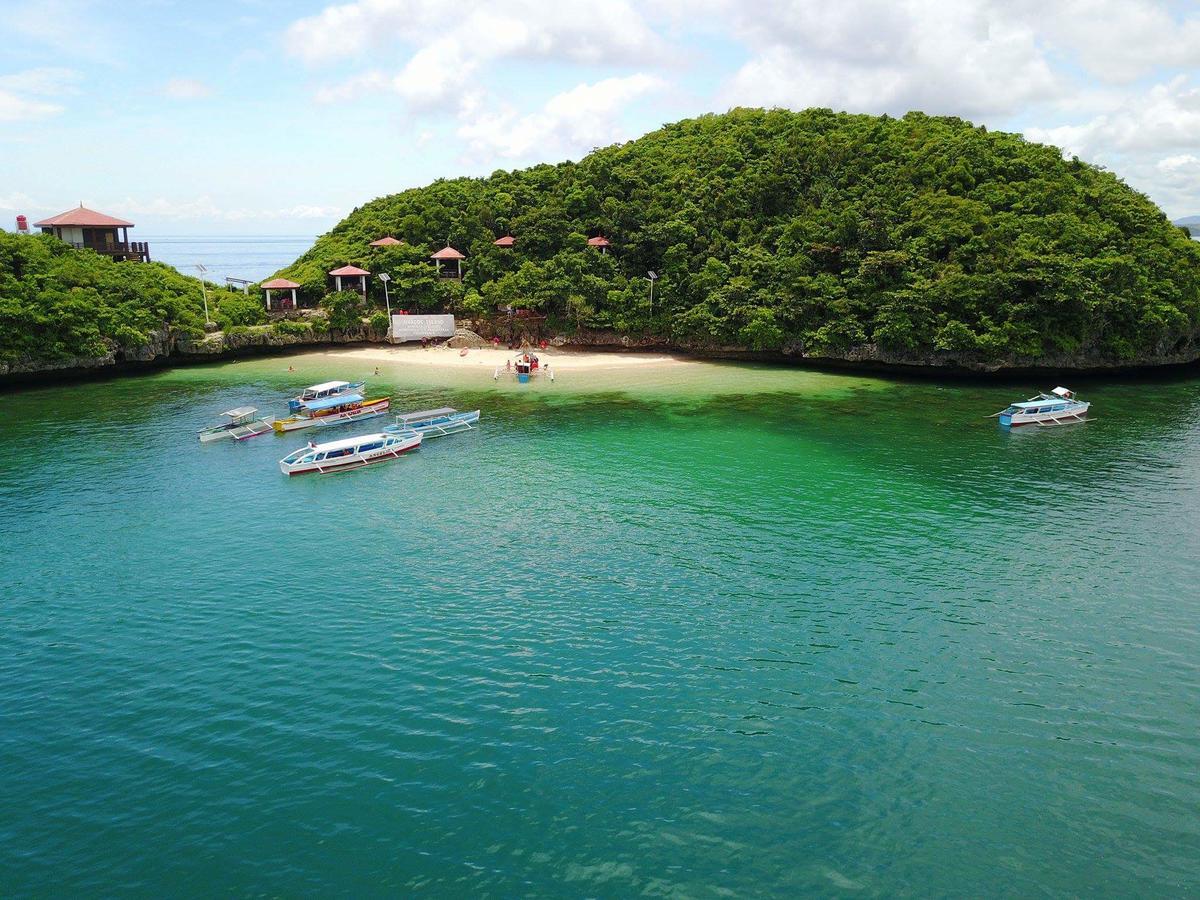 Alona'S Traditional Filipino Home Near 100 Islands Wharf Alaminos Bagian luar foto